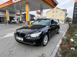 BMW 5 Series Touring foto 3