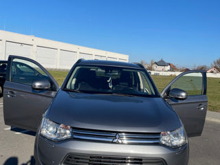 Mitsubishi Outlander foto 2