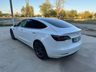 Tesla Model 3 foto 4