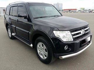 Mitsubishi Pajero foto 1