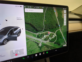 Tesla Model Y foto 9