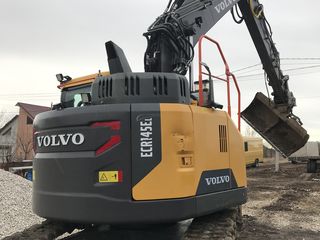 Sapam cu excavator  calitativ si rapid transportam cu autobasculanta volum 16 m3 cotlovan PGS. foto 3