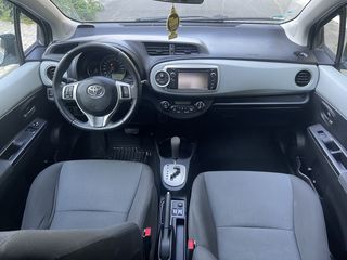 Toyota Yaris foto 8