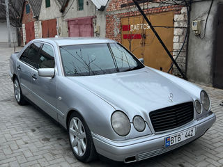 Mercedes E-Class foto 4