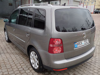 Volkswagen Touran foto 3