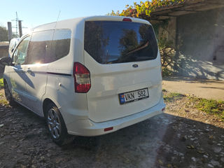 Ford Tourneo Courier foto 3