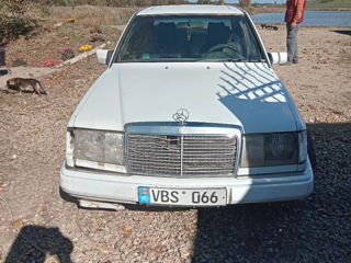 Mercedes Series (W124) foto 1