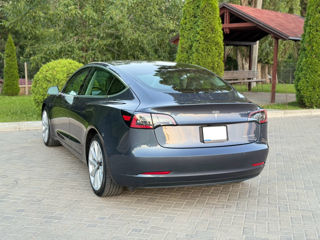 Tesla Model 3 foto 4