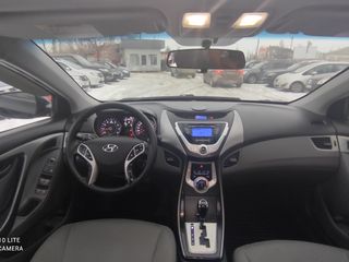 Hyundai Elantra foto 10