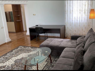 Apartament cu 2 camere, 82 m², Centru, Chișinău foto 3