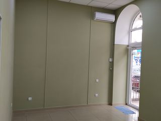 Spatiu comercial,super locatie 32m2 linga autogara centrala , cu iesire la str. principala foto 4