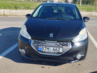 Peugeot 208 foto 2