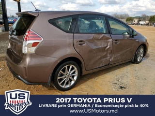 Toyota Prius v foto 4