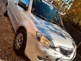 Mazda 2 foto 2