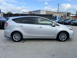 Toyota Prius v foto 7