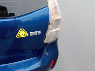 Toyota Prius v foto 5