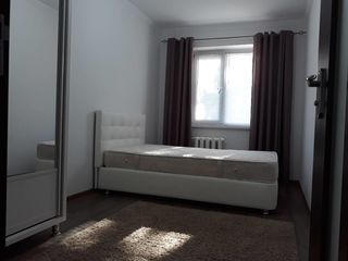 Se oferă spre chirie apartament 2 camere +living  , Buiucani  , str . Paris foto 2