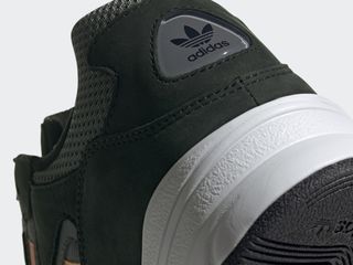 Adidas (Yung-96 chasm) новые кроссовки оригинал, на холодное время года. foto 1