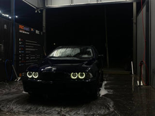 BMW 5 Series foto 2