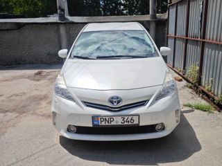 Toyota Prius v foto 3