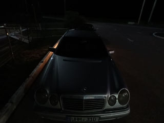 Mercedes E-Class foto 1