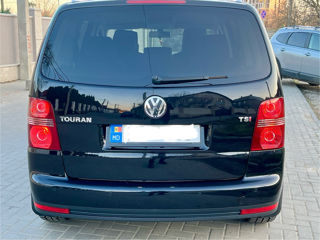 Volkswagen Touran фото 1