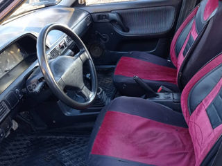 Mazda 323 foto 4