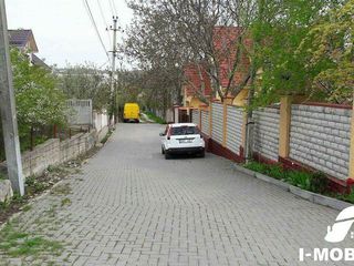 Vila la Tohatin  in apropiere de restaurantul ,,Hanul lui Vasile" , doi km.de la Chisinau. foto 2
