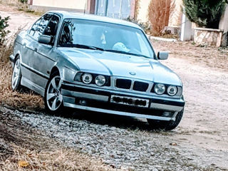 BMW 5 Series foto 1