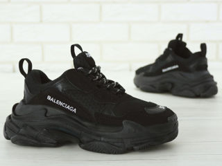 Balenciaga Triple S All Black Unisex foto 6