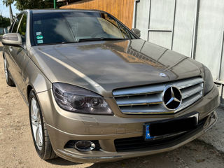 Mercedes C-Class foto 1