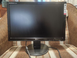 399 lei Vind monitor LG Flatron W1942S / Продам монитор LG Flatron W1942S foto 3