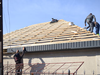 Montatori la acoperiș - Asigură-ți casa împotriva ploii și ninsorii cu un acoperiș montat premium! foto 7