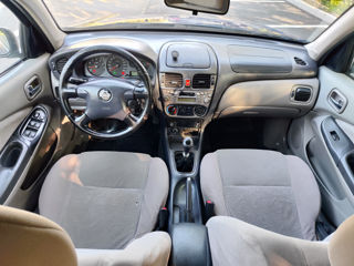 Nissan Almera foto 6