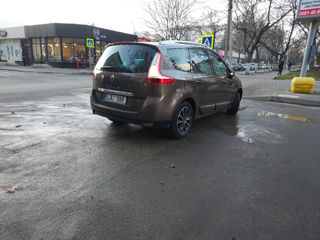 Renault Grand Scenic foto 2