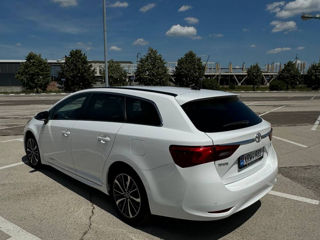 Toyota Avensis foto 4