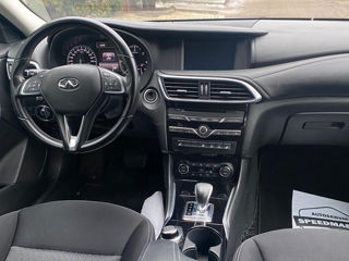 Infiniti Q30 foto 4