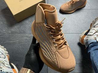 Adidas Yeezy Basketball Quantum Beige foto 2