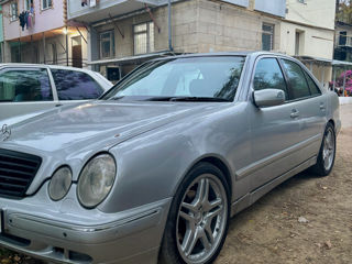 Mercedes E-Class foto 2