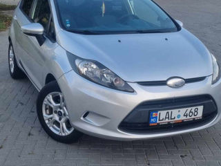 Ford Fiesta foto 1