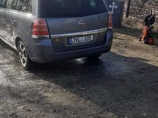 Opel Zafira foto 2