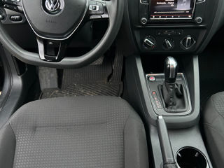 Volkswagen Jetta foto 8