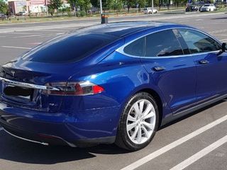 Tesla Model S foto 2