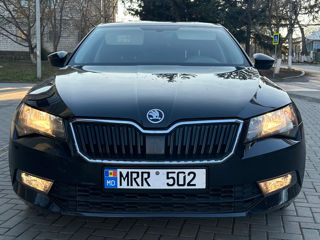 Skoda Superb foto 2