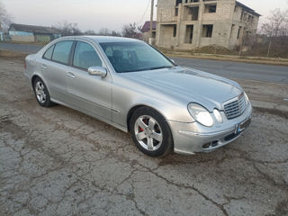 Mercedes E-Class foto 2