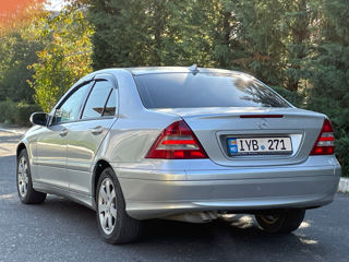 Mercedes C-Class foto 6