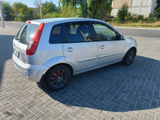 Ford Fiesta foto 4