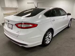 Ford Fusion foto 2