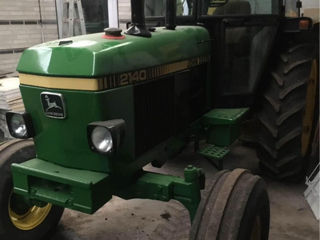 John Deere 2140