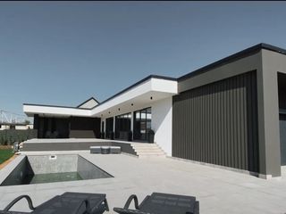 Spre vânzare casă cu design unic în stil HI-TECH situată pe 10 ari de teren foto 4